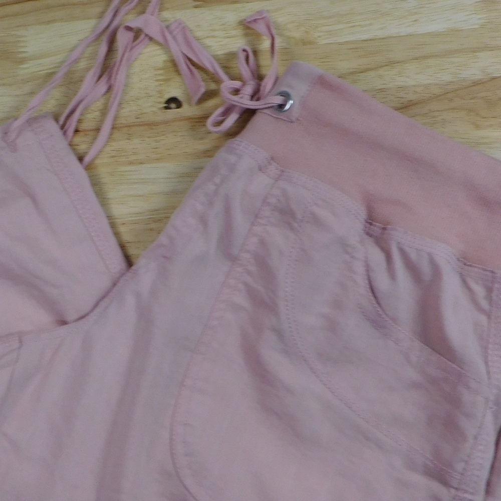 MOFIZ Women's Cargo Capris Pink size M